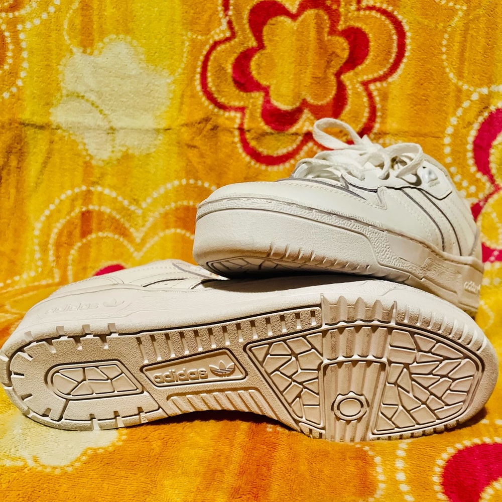 Adidas Rivalry Low shoe - Picture 3 of 6